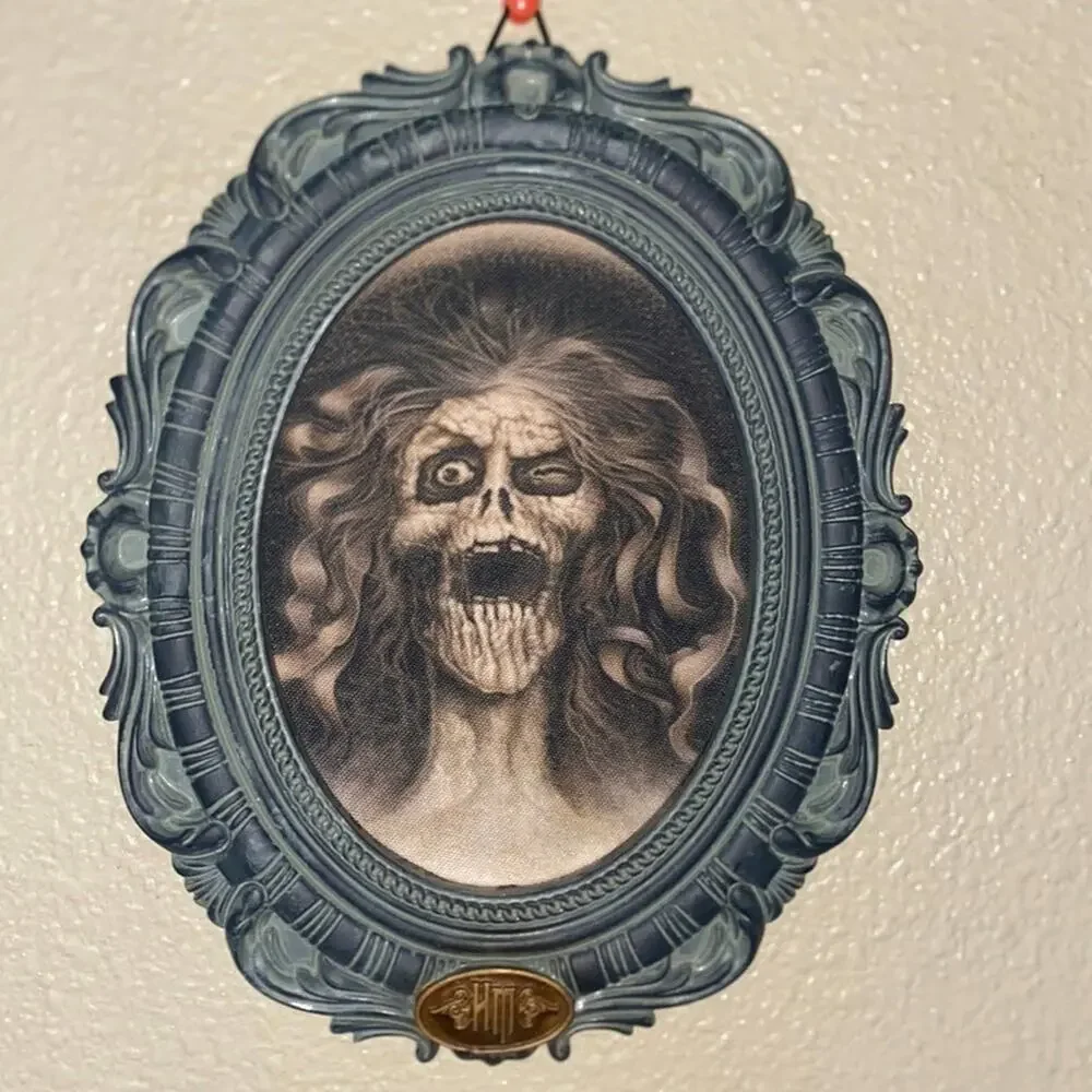 Spirit Halloween Haunted Mansion Old Woman Ghoul Portrait Wall Frame‎ Ghost Sign